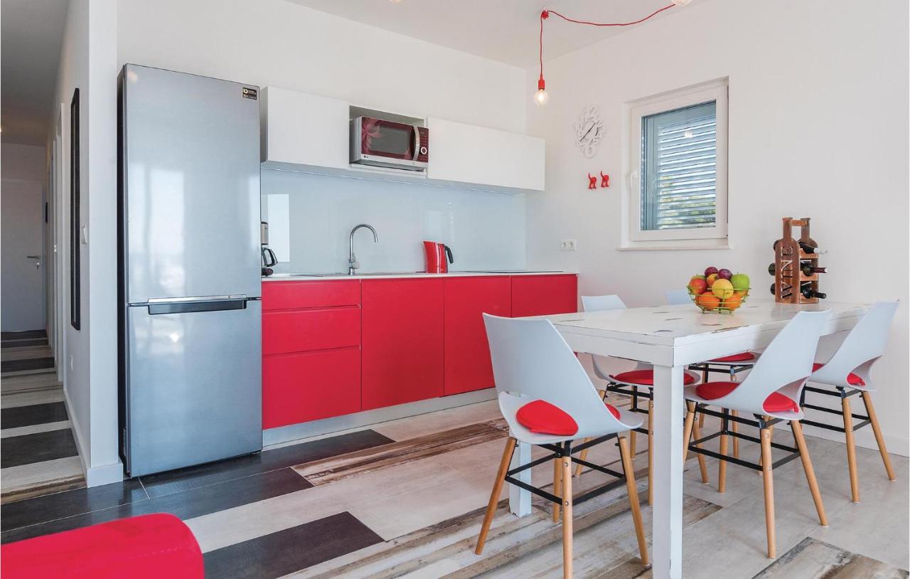 Cozy Apartment In Brodarica With Wifi Kültér fotó