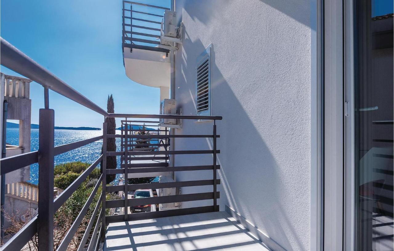Cozy Apartment In Brodarica With Wifi Kültér fotó