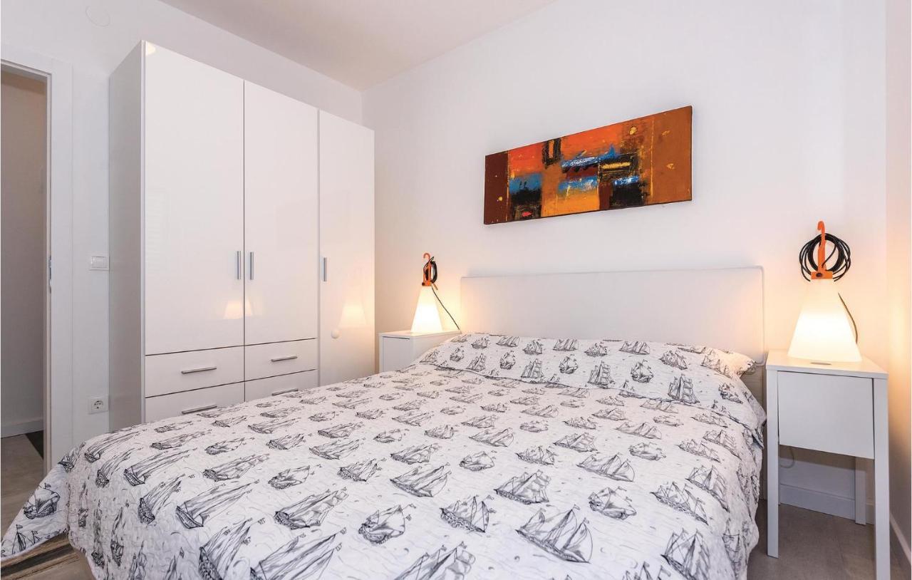 Cozy Apartment In Brodarica With Wifi Kültér fotó