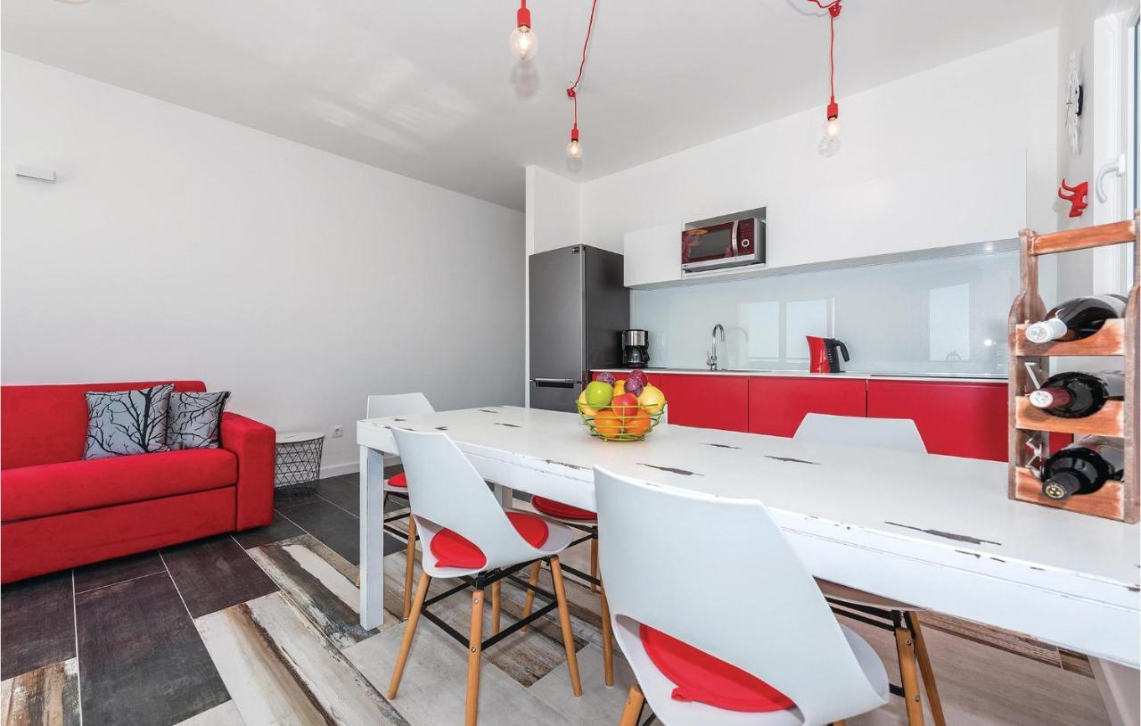 Cozy Apartment In Brodarica With Wifi Kültér fotó