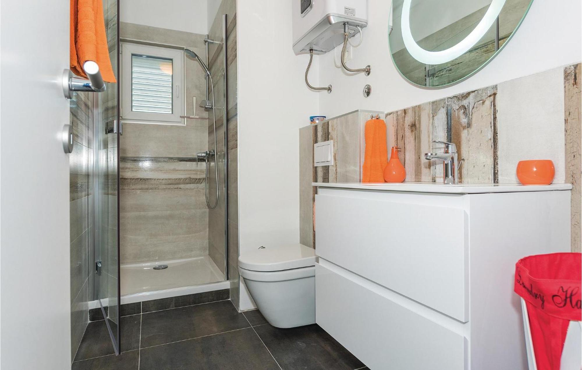 Cozy Apartment In Brodarica With Wifi Kültér fotó